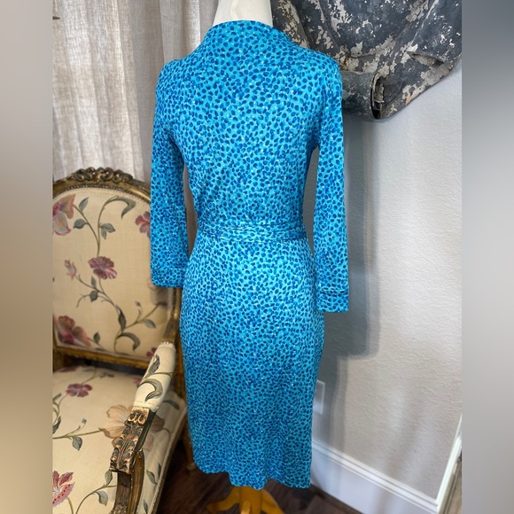 Diane von Furstenburg New Julian Two Petal Dreams Blue Color Wrap Dress size 0 - Picture 4 of 10